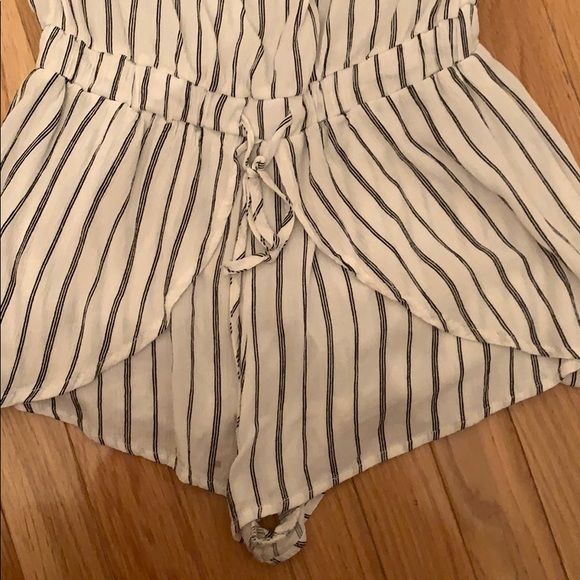 Striped romper!! Super cute - Picture 2 of 4